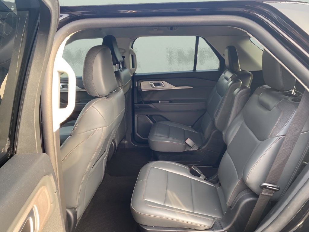 Used 2025 Ford Explorer Active w/ Active Comfort Package RWD image 10