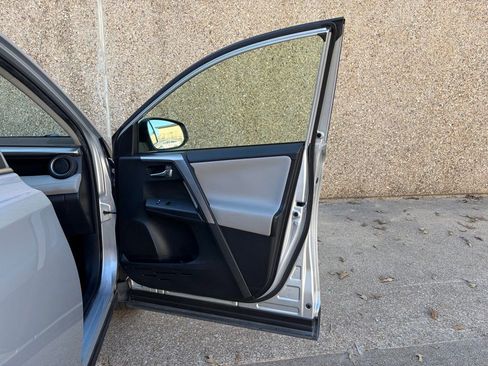 Used 2016 Toyota RAV4 XLE image 27