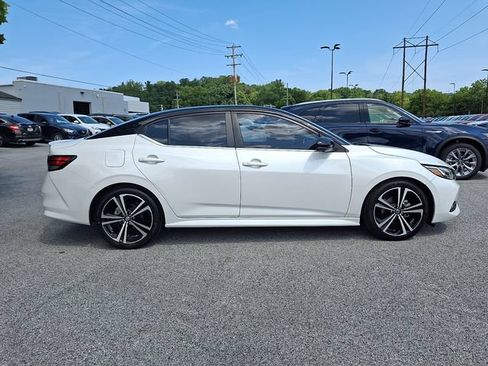 Used 2022 Nissan Sentra SR w/ SR Premium Package FWD image 8