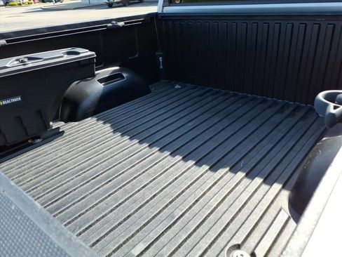 Used 2022 Toyota Tundra SR5 w/ SR5 Convenience Package AWD/4WD image 6