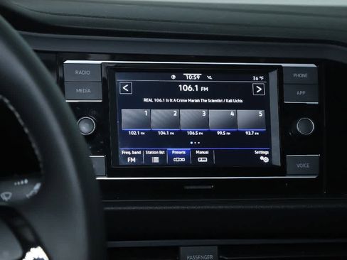 Certified 2021 Volkswagen Jetta SE w/ SE Cold Weather Package image 25