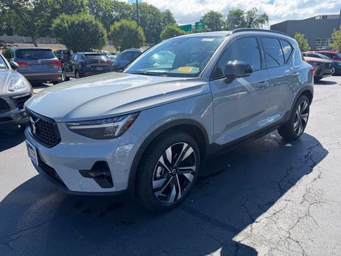 Used 2026 Volvo XC40 B5 Ultra w/ Protection Package Premier AWD/4WD image 1