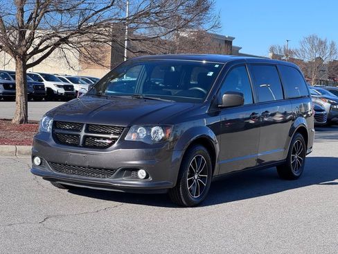 Used 2019 Dodge Grand Caravan SE image 2