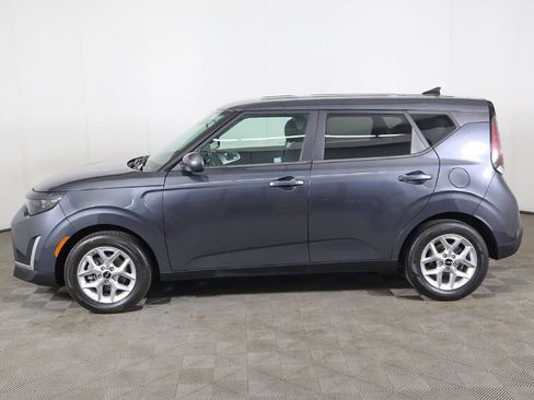 Used 2023 Kia Soul LX w/ LX Technology Package FWD image 16