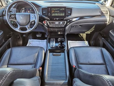 Used 2022 Honda Pilot Touring image 11