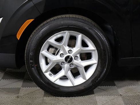 Used 2025 Kia Soul LX w/ LX Technology Package FWD image 20