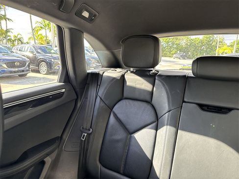 Used 2023 Porsche Macan Turbo image 18