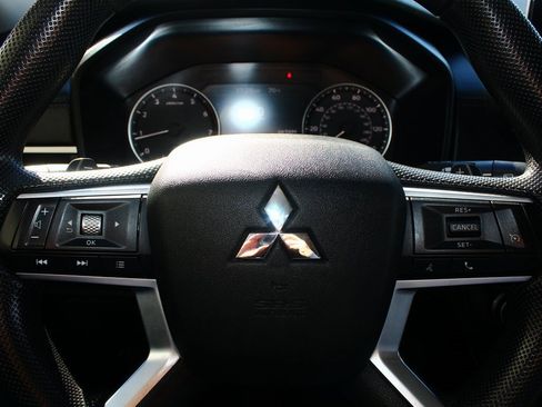 Used 2023 Mitsubishi Outlander ES image 13