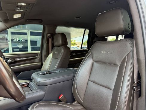 Used 2021 GMC Yukon XL Denali AWD/4WD image 16