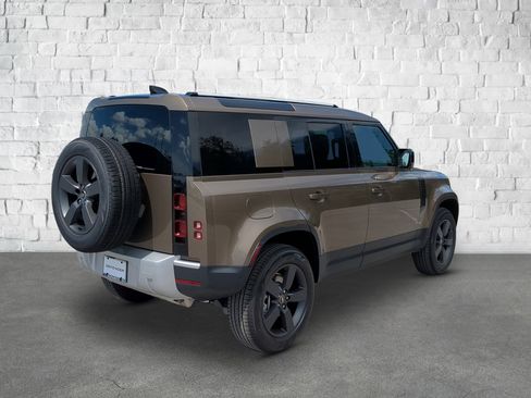 New 2025 Land Rover Defender 110 S image 6