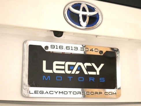 Used 2018 Toyota Prius Three image 99