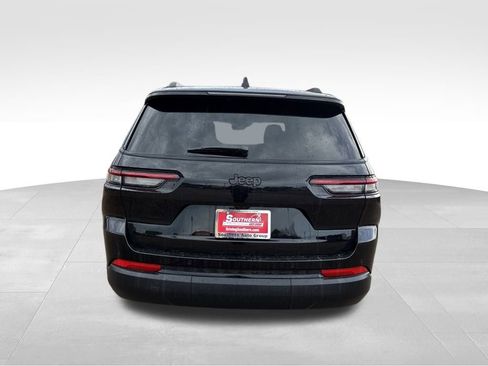 New 2025 Jeep Grand Cherokee L Laredo image 4