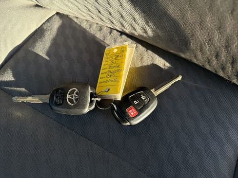 Certified 2021 Toyota Tacoma SR5 image 33