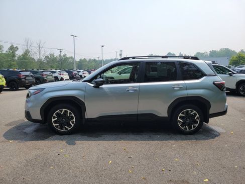 Certified 2025 Subaru Forester Premium AWD/4WD image 2