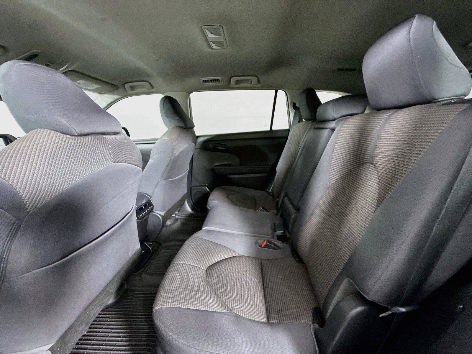 Used 2023 Toyota Highlander L FWD image 27