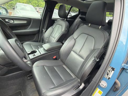 Used 2025 Volvo XC40 B5 Core AWD/4WD image 26