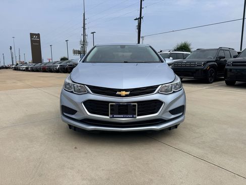 Used 2017 Chevrolet Cruze LS FWD image 2