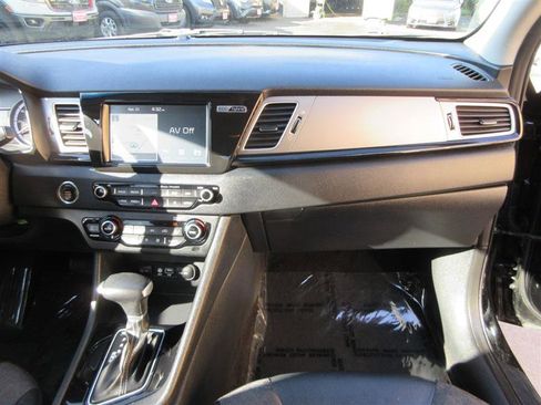 Used 2019 Kia Niro S Touring image 29