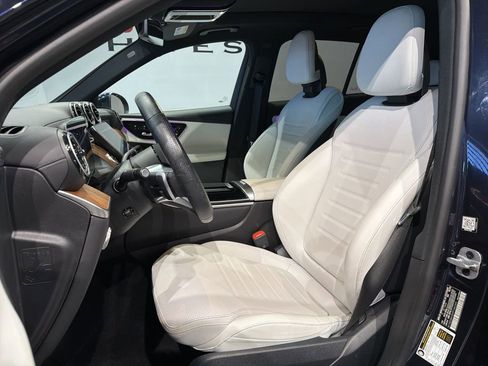 Used 2023 Mercedes-Benz GLC 300 4MATIC w/ AMG Line image 9