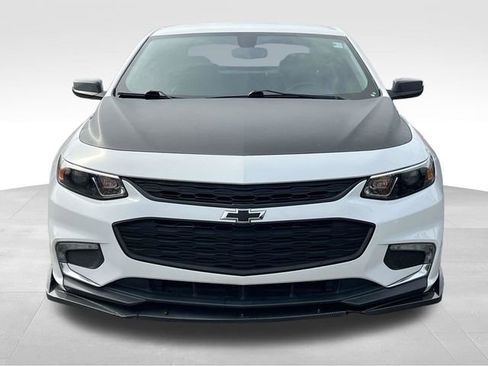 Used 2018 Chevrolet Malibu LT w/ Leather Package image 2