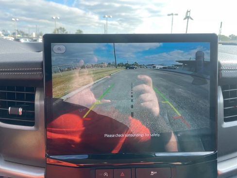 Used 2024 Ford Expedition Max XLT image 25