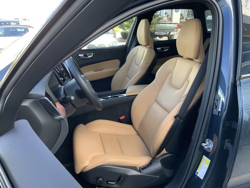 Used 2025 Volvo XC60 B5 Ultra w/ Protection Package Premier image 11