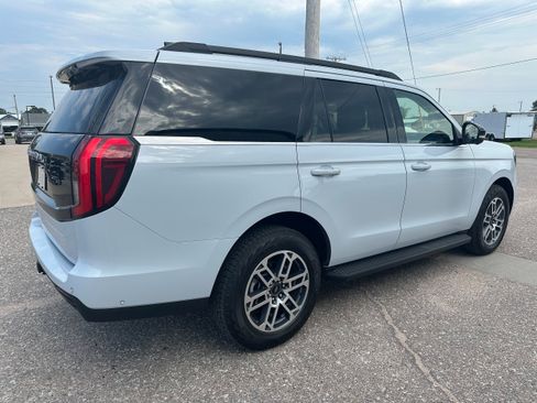 Used 2025 Ford Expedition Active AWD/4WD image 6