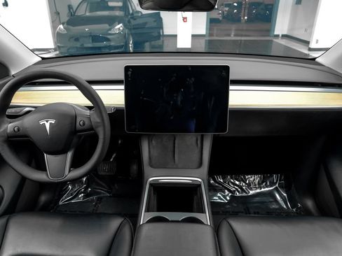 Used 2021 Tesla Model Y Long Range AWD/4WD image 19