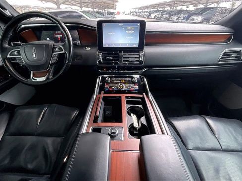 Used 2020 Lincoln Navigator L Reserve w/ Equipment Group 208A Reserve AWD/4WD image 17