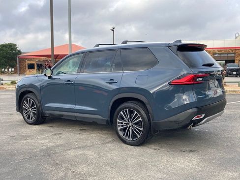 Used 2024 Toyota Grand Highlander AWD Hybrid image 7