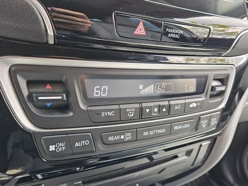 Used 2022 Honda Pilot Touring image 32