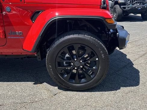 Certified 2025 Jeep Wrangler Unlimited Sahara w/ Safety Group AWD/4WD image 12
