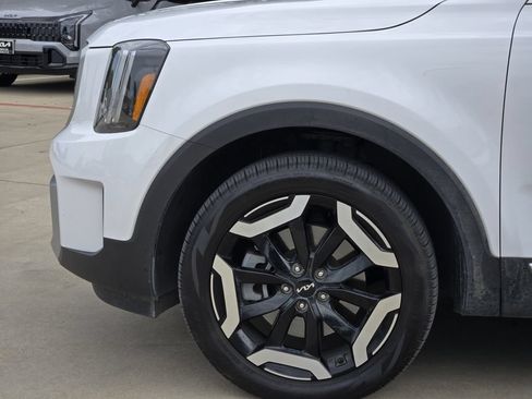 Certified 2024 Kia Telluride EX w/ EX Captain's Chair Package FWD image 14