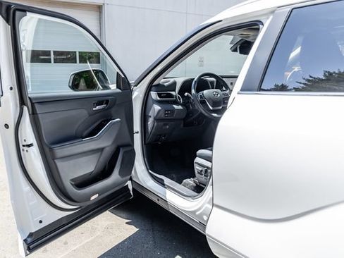 Used 2026 Toyota Highlander XLE AWD/4WD image 26