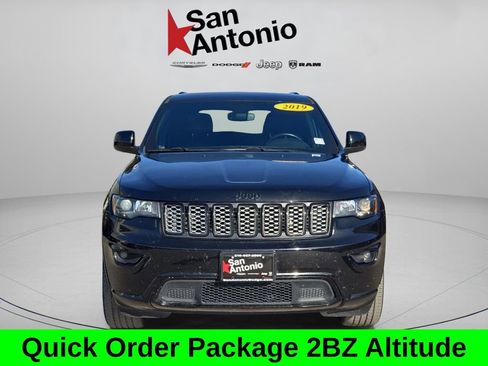 Used 2019 Jeep Grand Cherokee Altitude image 3