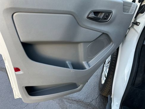 Used 2018 Ford Transit 350 XLT image 10