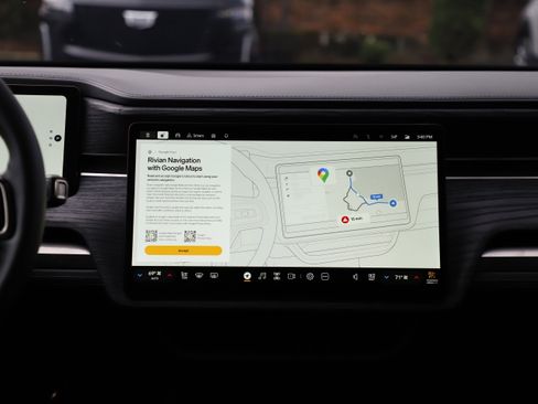 Used 2023 Rivian R1S Adventure image 21