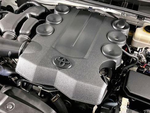 Used 2014 Toyota 4Runner Limited image 31