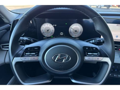 Used 2023 Hyundai Elantra Limited image 24