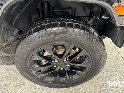 Used 2022 Jeep Wrangler Unlimited Sahara w/ Cold Weather Group image 14