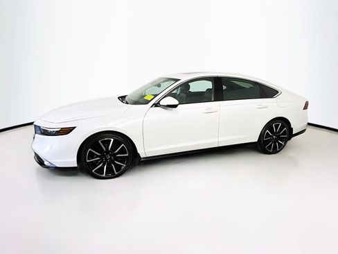 Used 2023 Honda Accord Touring image 4