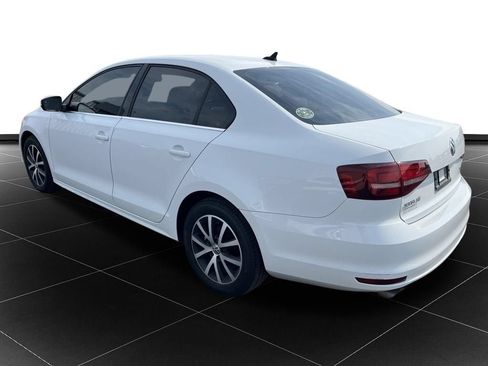 Used 2017 Volkswagen Jetta SE FWD image 3