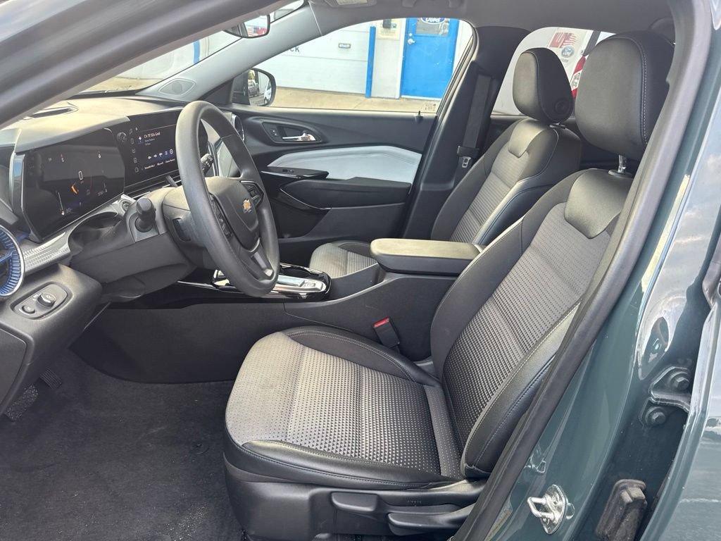 Used 2025 Chevrolet Trax LT FWD image 10