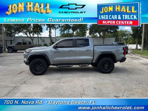 Used 2025 Chevrolet Colorado ZR2 w/ Midnight Edition AWD/4WD image 4