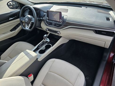 Used 2024 Nissan Altima 2.5 SV FWD image 17