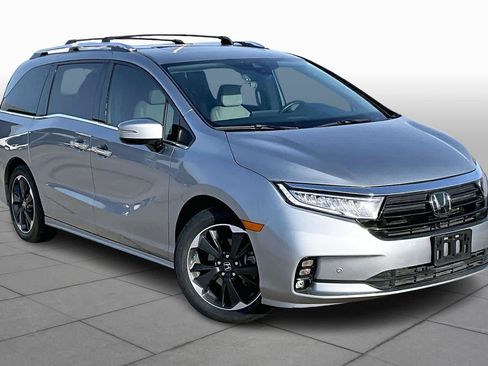 Certified 2024 Honda Odyssey Elite image 3