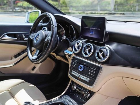 Used 2018 Mercedes-Benz CLA 250 image 21