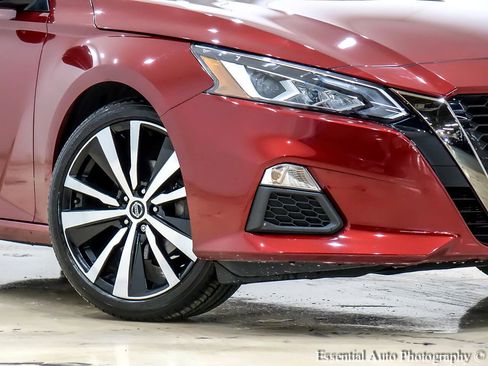 Used 2019 Nissan Altima 2.5 SR w/ SR Premium Package image 3