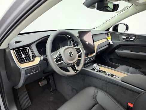 New 2026 Volvo XC60 B5 Plus w/ Protection Package Premier AWD/4WD image 20
