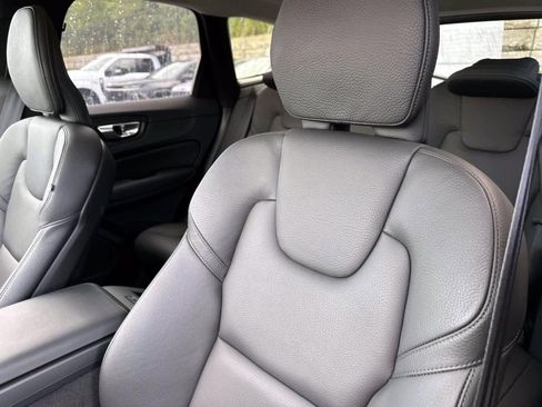 Used 2025 Volvo XC60 B5 Plus image 16